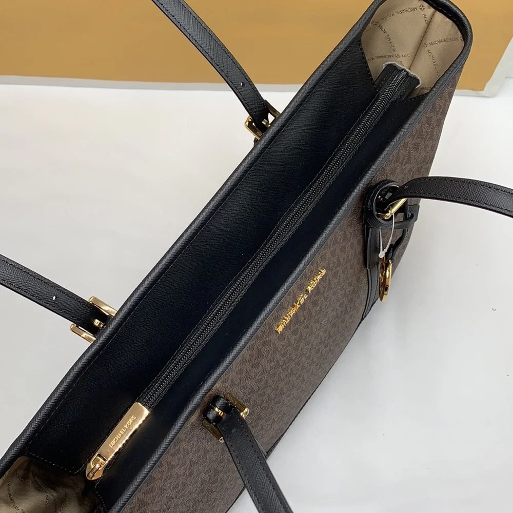 MICHAEL KORS OUTLET
Jet Set Travel Large Logo Tote Bag - Picture 6 of 14